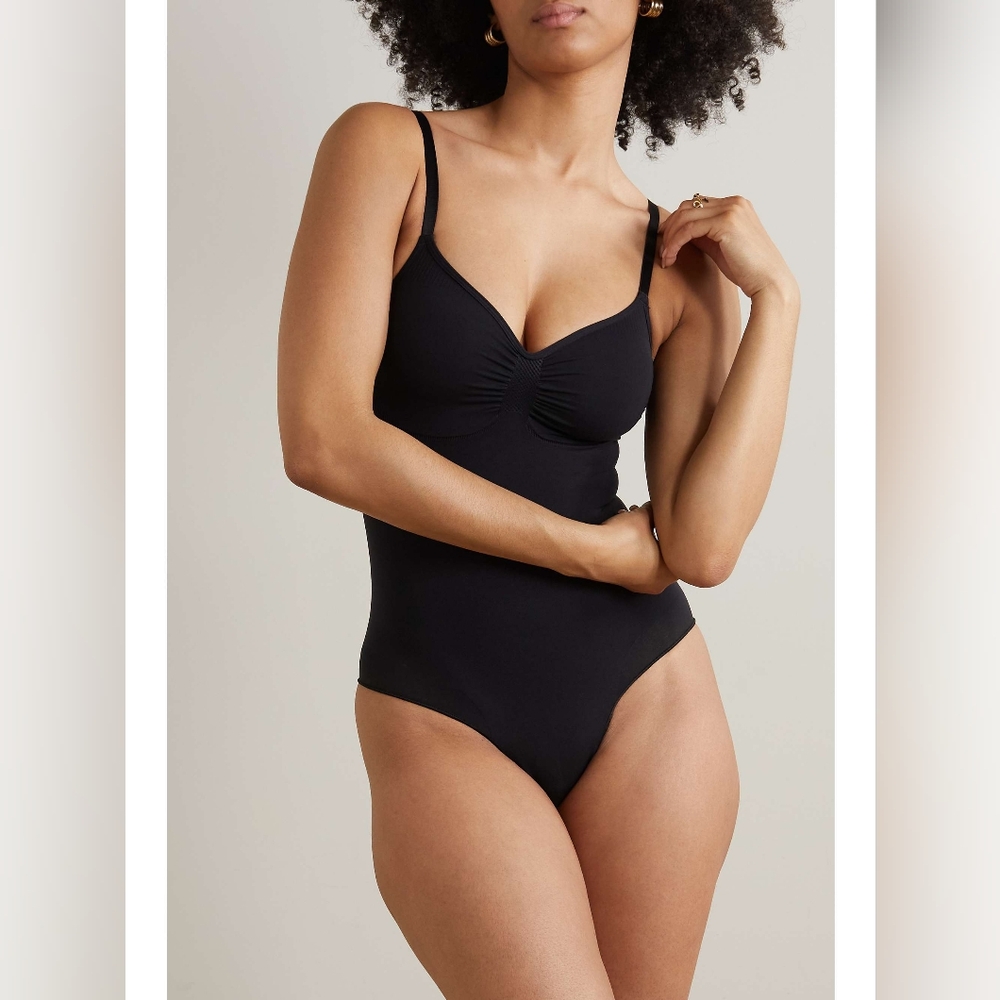 47. UNDER WHERE? SCULPT SHAPEWEAR BODYSUIT NWOT!